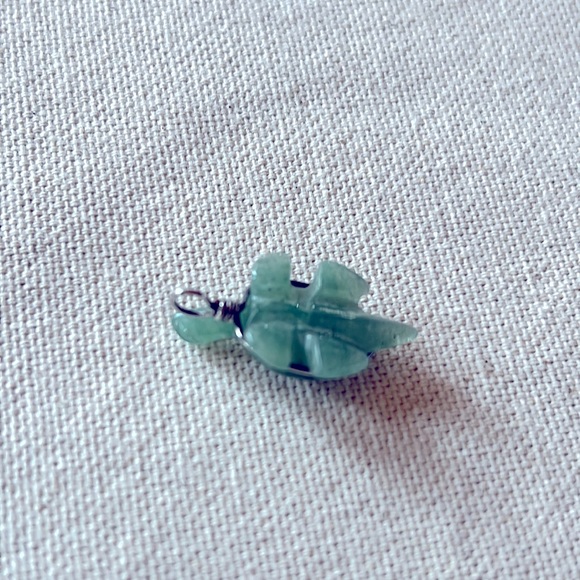 Jade and sterling silver turtle pendant - Picture 3 of 6